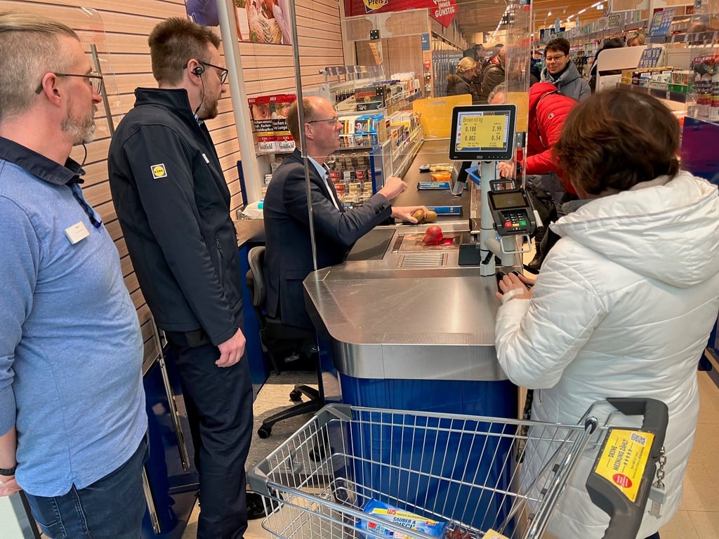 Riesenandrang bei LidlEröffnung in Halle