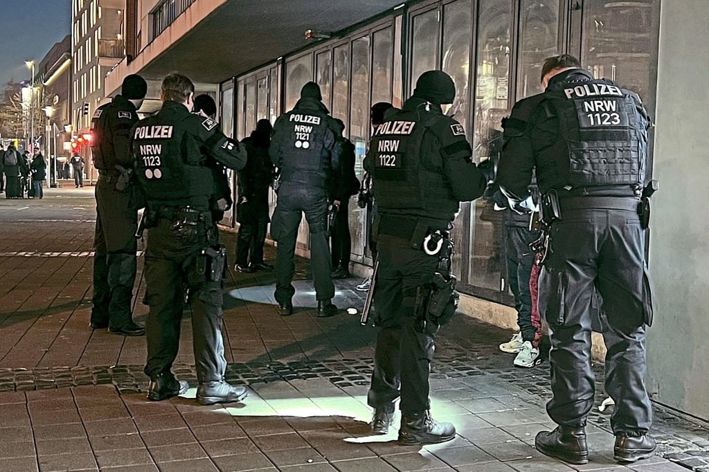 Erneut Razzia im Bahnhofsviertel: Polizei zeigt sich entschlossen