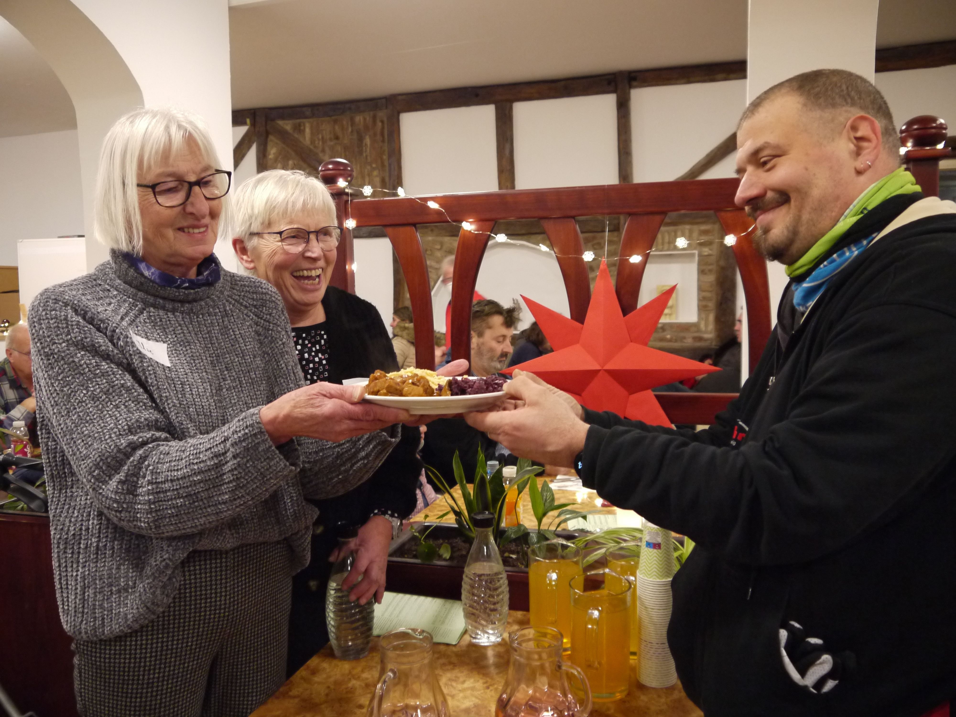 Der Andrang auf das Weihnachtsessen für Bedürftige in Paderborn wird größer