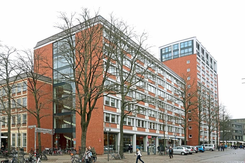 Betrieb in großen Behörden und Unternehmen wird runtergefahren