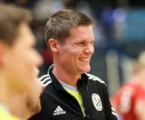 Schiedsrichter Florian Exner sorgte für Bundesliga-Flair in der Halle Berg Fidel. Der Unparteiische pfeift seit Mitte August in der 2. Liga.