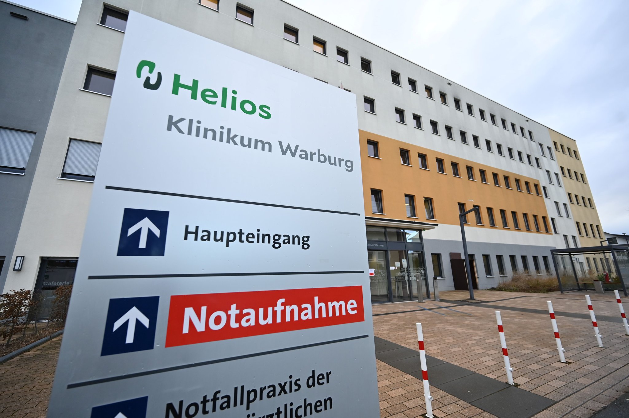 Rezensionen Für Helios Klinikum Krefeld - Augenambulanz Warburg: Neuer Facharzt verstärkt MVZ im Helios-Klinikum