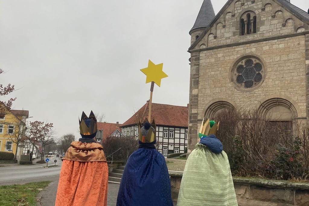 Sternsinger sind in Warburg unterwegs