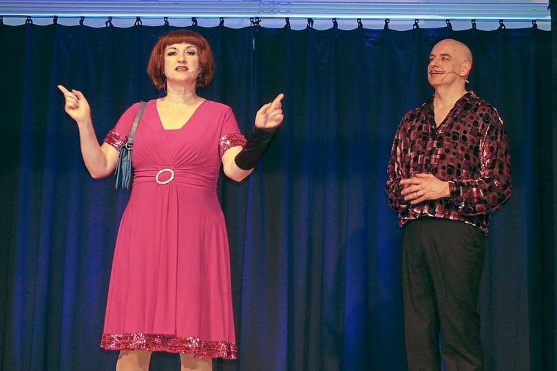 Das Duo Diagonal begeisterte das Publikum im Forum des Rupert-Neudeck-Gymnasiums bei der Jahresabschlussveranstaltung des Vereins Kunst und Kultur.