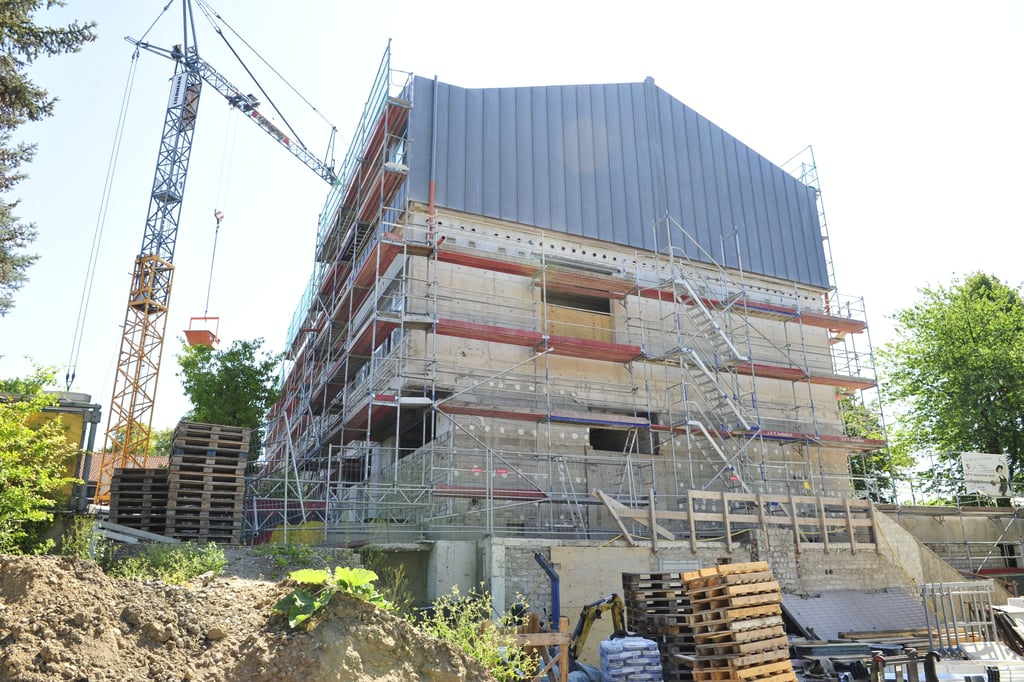 Löhne investiert in zehn Schulen