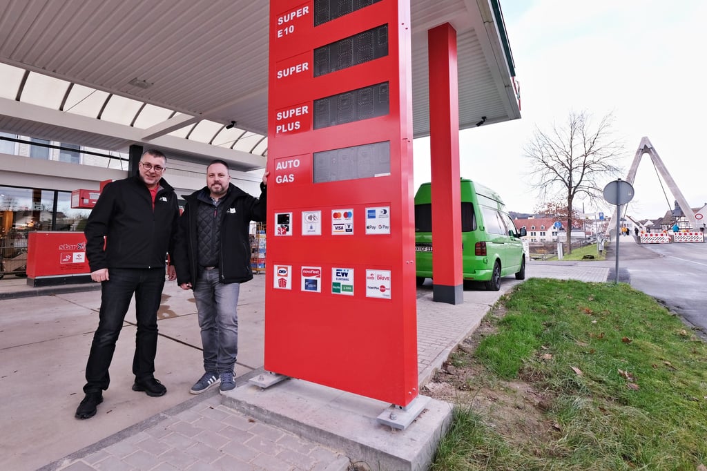 Nach Umbau StarTankstelle neben Weserbrücke in Höxter