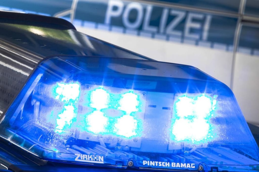 Täter brechen Zigarettenautomaten auf und fliehen mit Beute