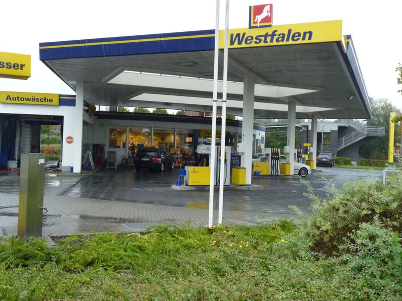 Gegen 21.30 Uhr hat am 7. Dezember der Täter die Tankstelle an der Münsterstraße in Senden überfallen. Insgesamt überfiel er an dem Abend gleich drei verschiedene und erbeutete Geld und Zigaretten.