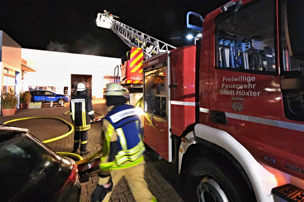 Feuer im Autohaus Hermann in der Lüre in Höxter