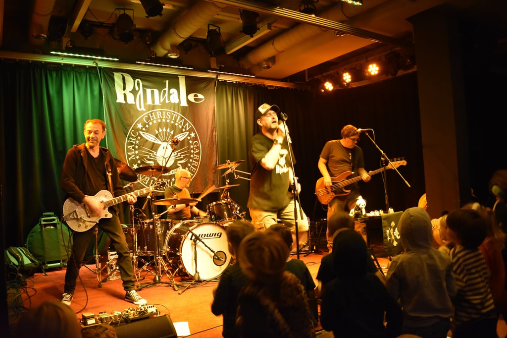 Mitreißendes Rock- und Punkkonzert in der Druckerei