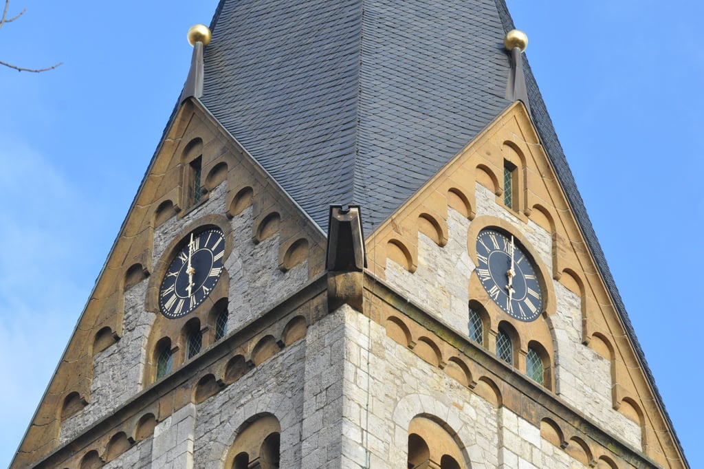 Täglich 24 Stunden lang 6 Uhr