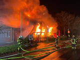 Die Feuerwehr in Nordwalde war in der Nacht zu Montag stundenlang im Einsatz. Ein Gasthaus stand in Brand.