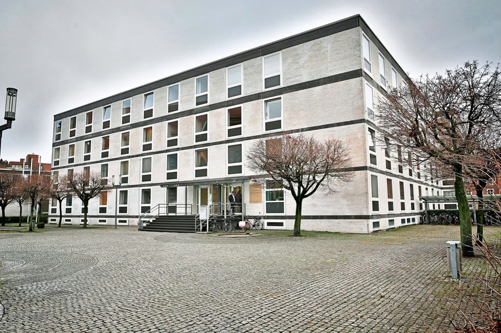 Richter verhandeln im Mövenpick-Hotel