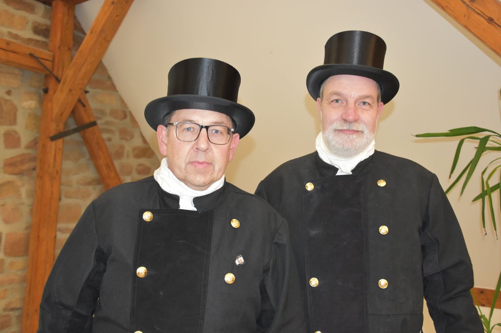 Warburg: Erfahrene Kaminkehrer übernehmen Bezirk