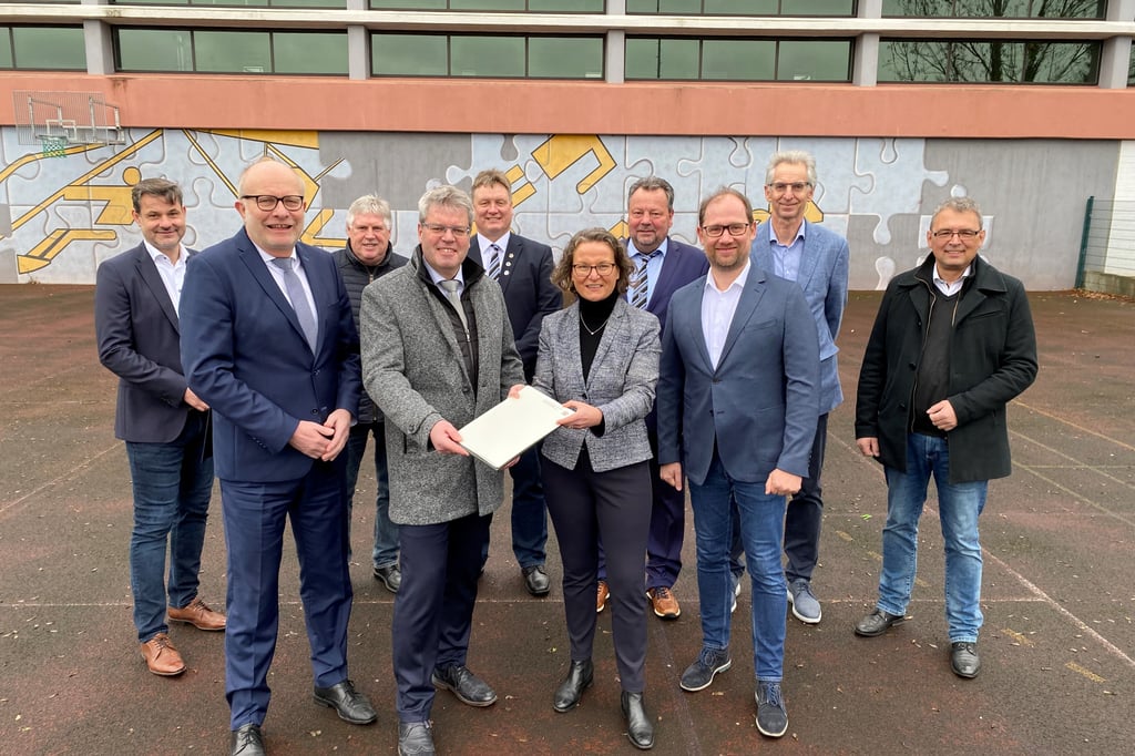 NRW-Ministerin übergibt Förderbescheide im Kreis Paderborn