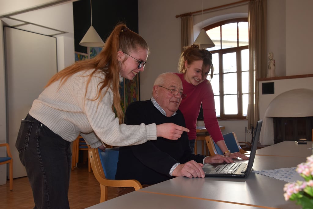 Technik-Tandems: Jung hilft alt