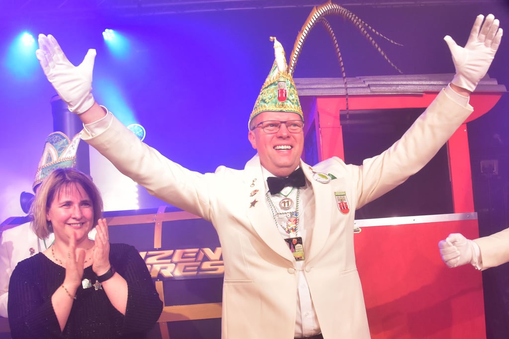 Prinz Karsten Husemann springt in Steinheim aus der Lok