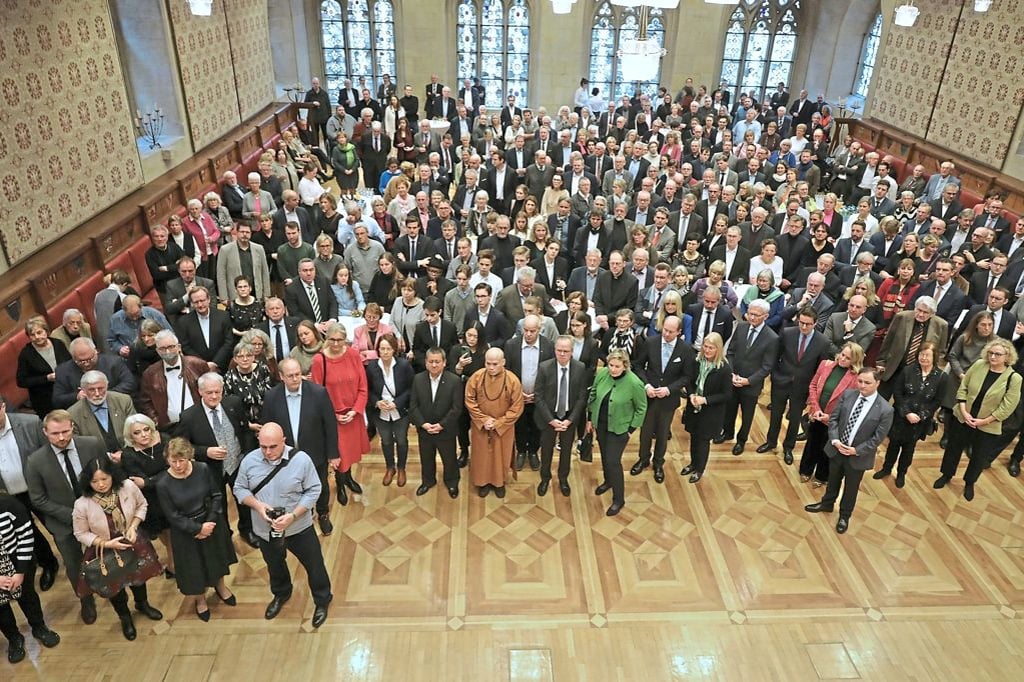 Auftakt in stürmischen Zeiten