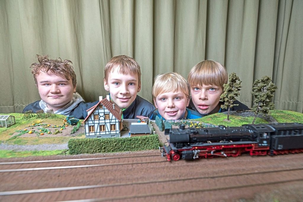 45 Meter Bahnstrecke begeistern Groß und Klein