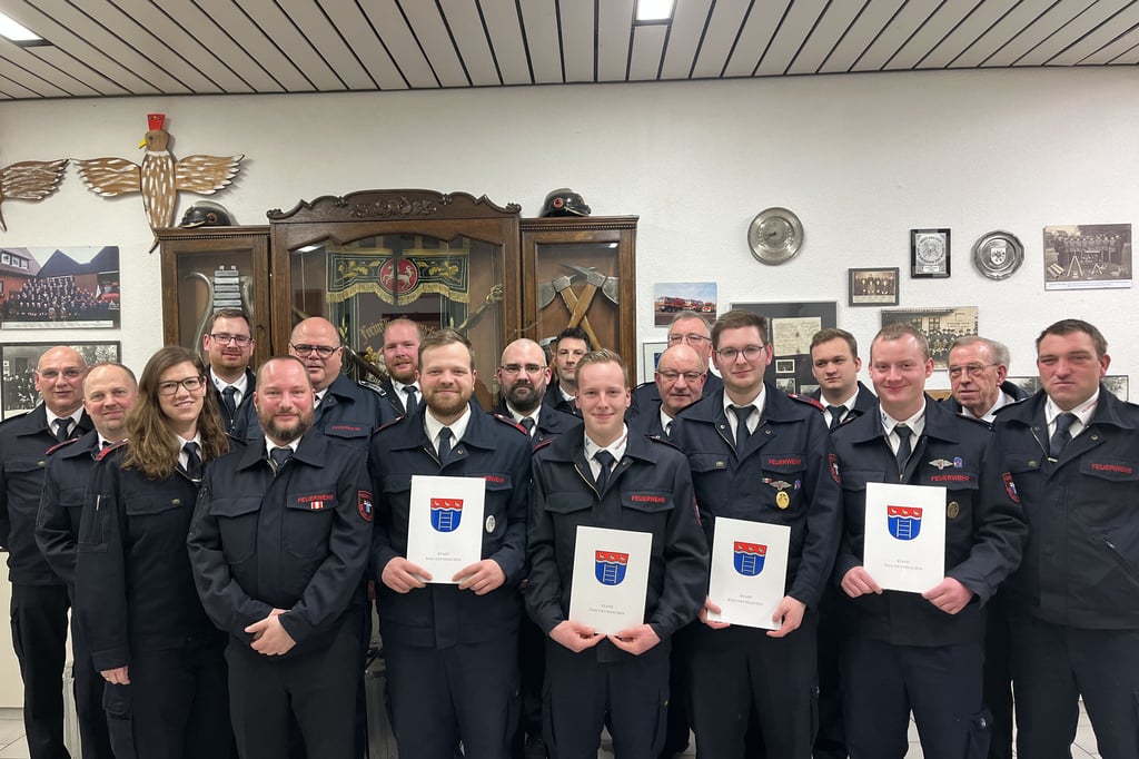 Neustart mit Osterfeuer und Maibaumfest