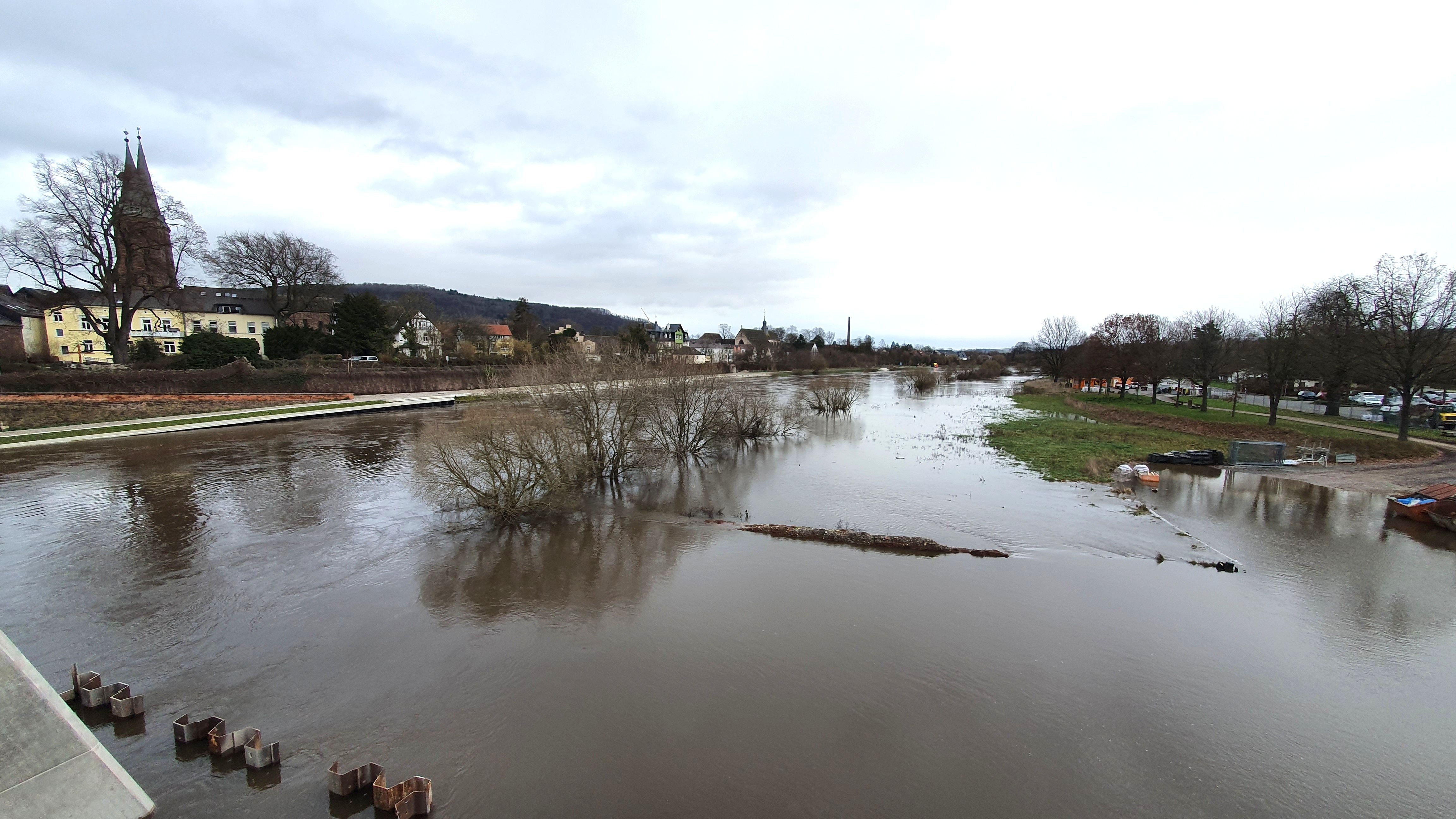 Weser-Hochwasser Bei Höxter: Pegel Von 4,07 Meter Auf 3,90 Meter Gefallen