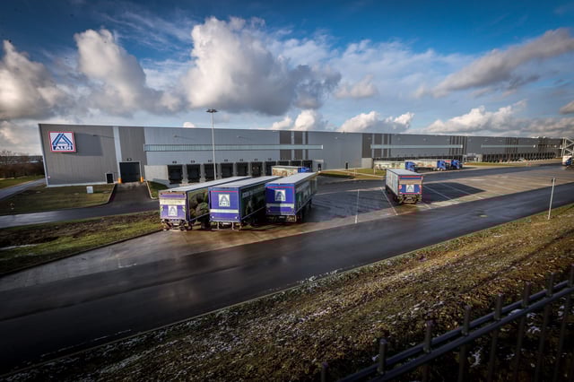 Neues Logistikzentrum Aldi von Paderborn aus weite