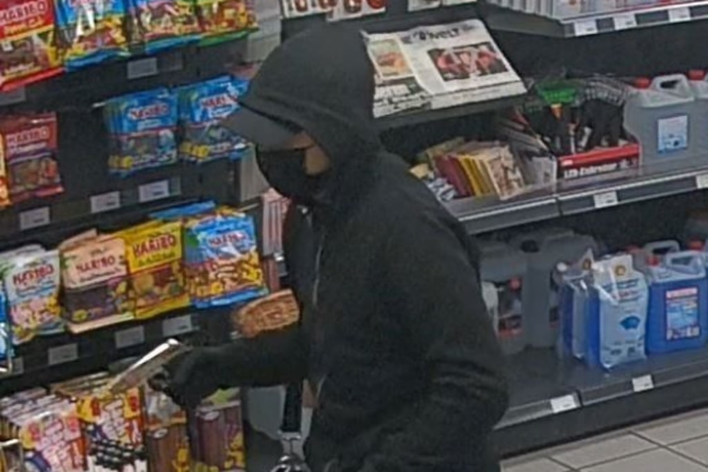 Tankstellenüberfälle in Bielefeld und Steinhagen: Wer kennt diesen Mann?