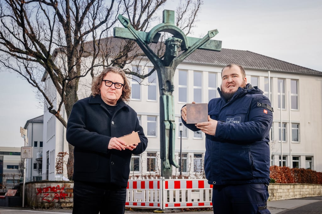 Dismantling of the Rikus Cross in Paderborn