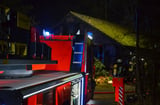 Mit einem Großaufgebot rückte die Freiwillige Feuerwehr am Sonntagabend einem Schwelbrand in einem Einfamilienhaus in der Nähe des Jugendstadions zu Leibe.