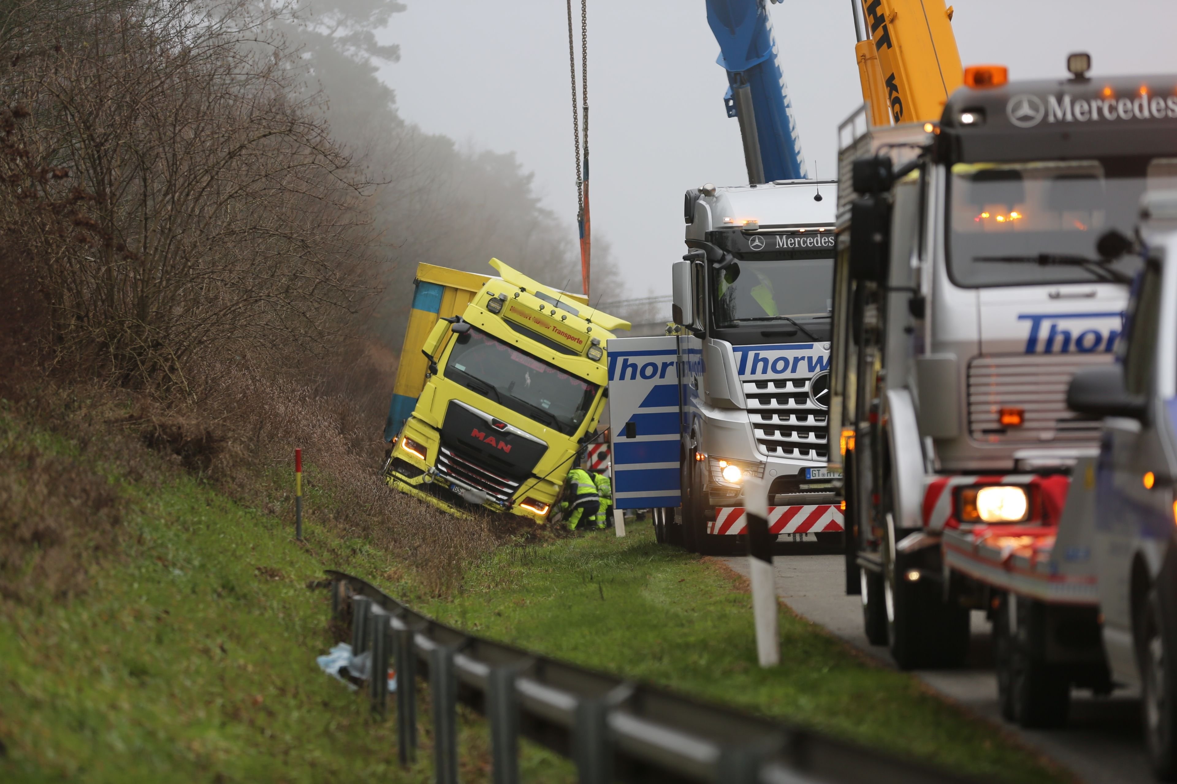 Aufwendige Bergung: 40-Tonner Auf A33 Bei Bielefeld Umgekippt