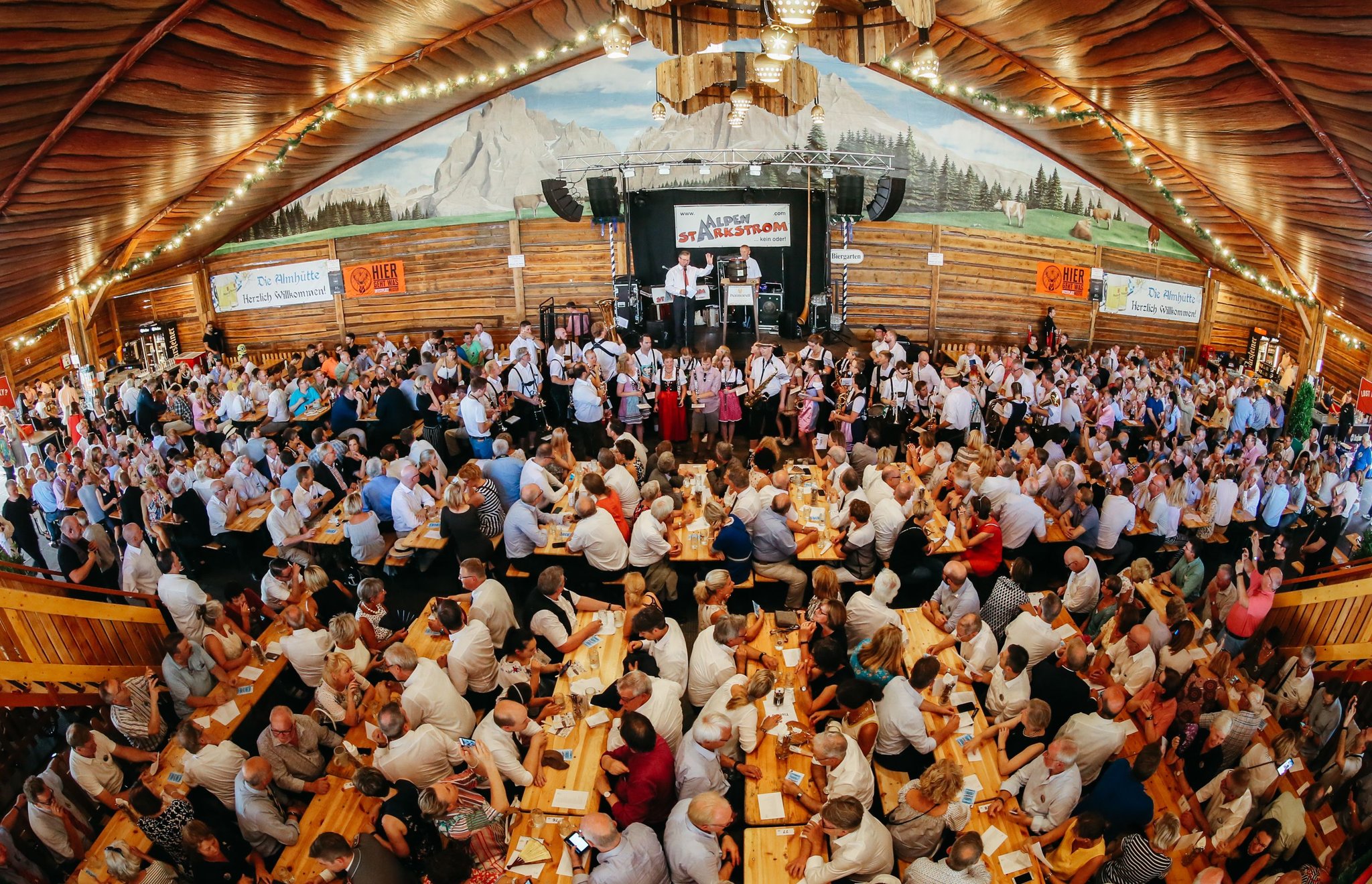 Libori Almhütte Stratmann übernimmt Festzelt in Paderborn