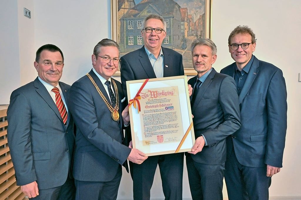 Baskets icon Christoph Schlösser honored as a “distinguished personality of Paderborn sport”.