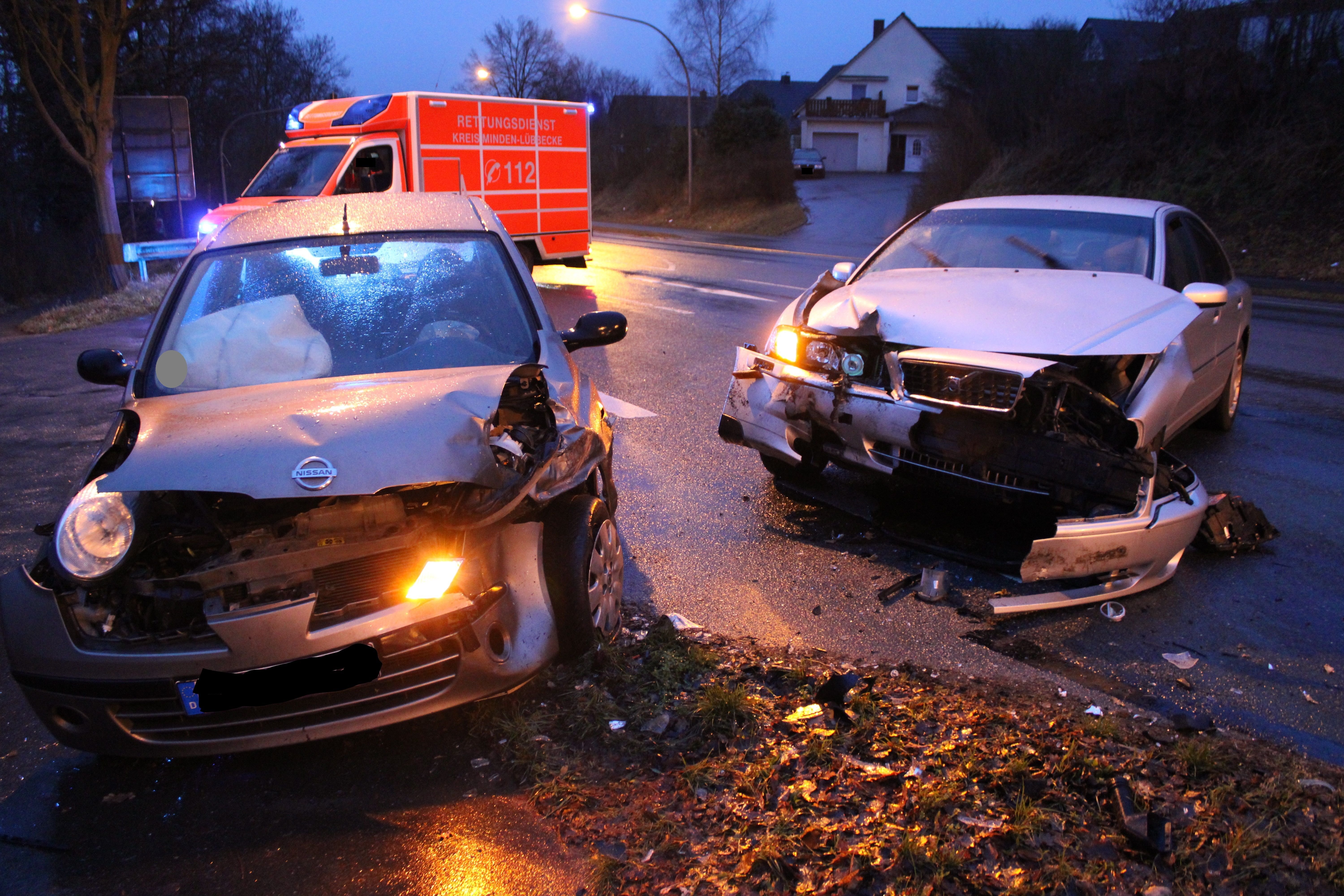 Hiddenhauser (27) Und Hüllhorster (66) Bei Unfall Auf B239 Verletzt