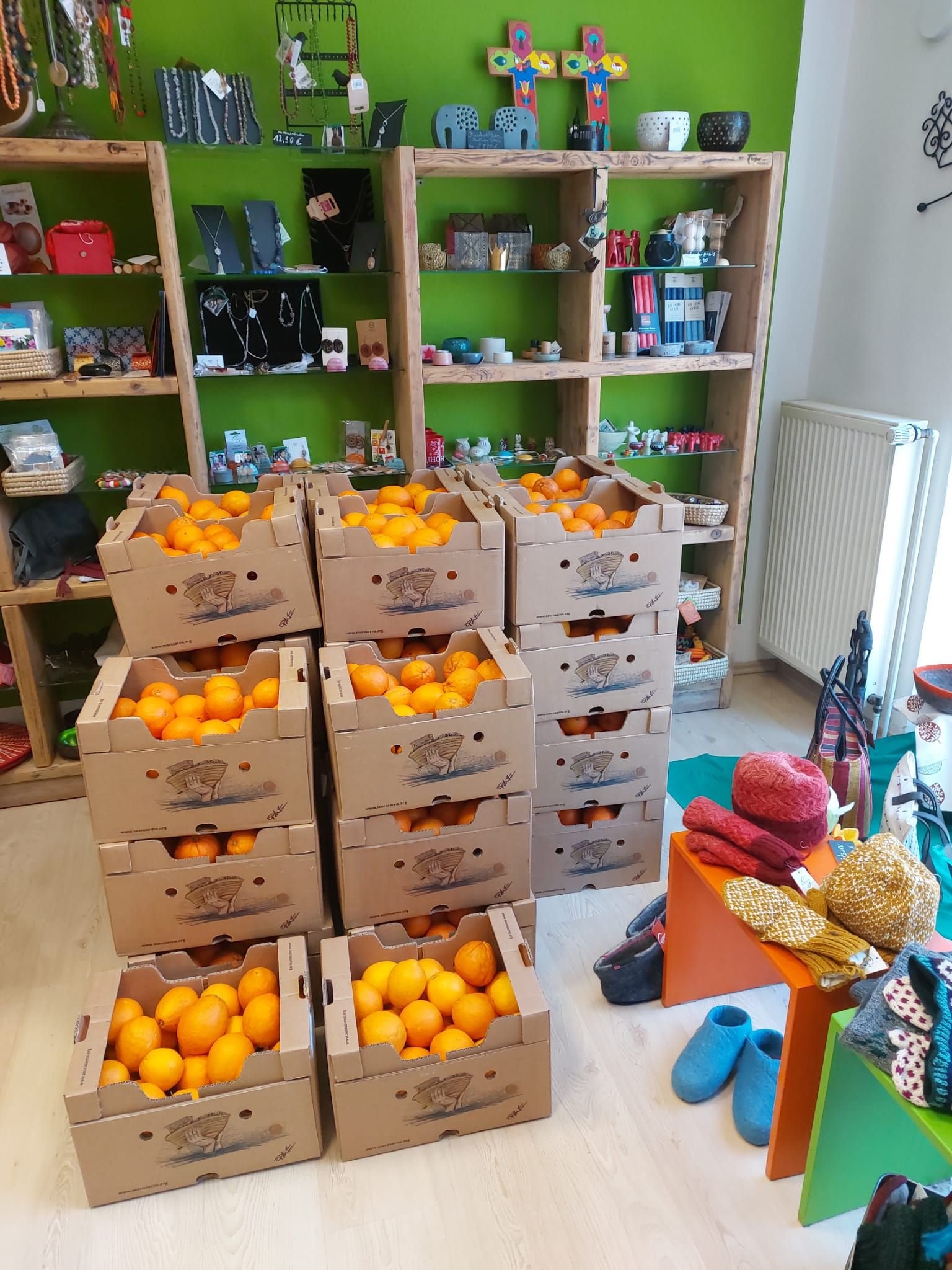 Kisten voller süßer Orangen