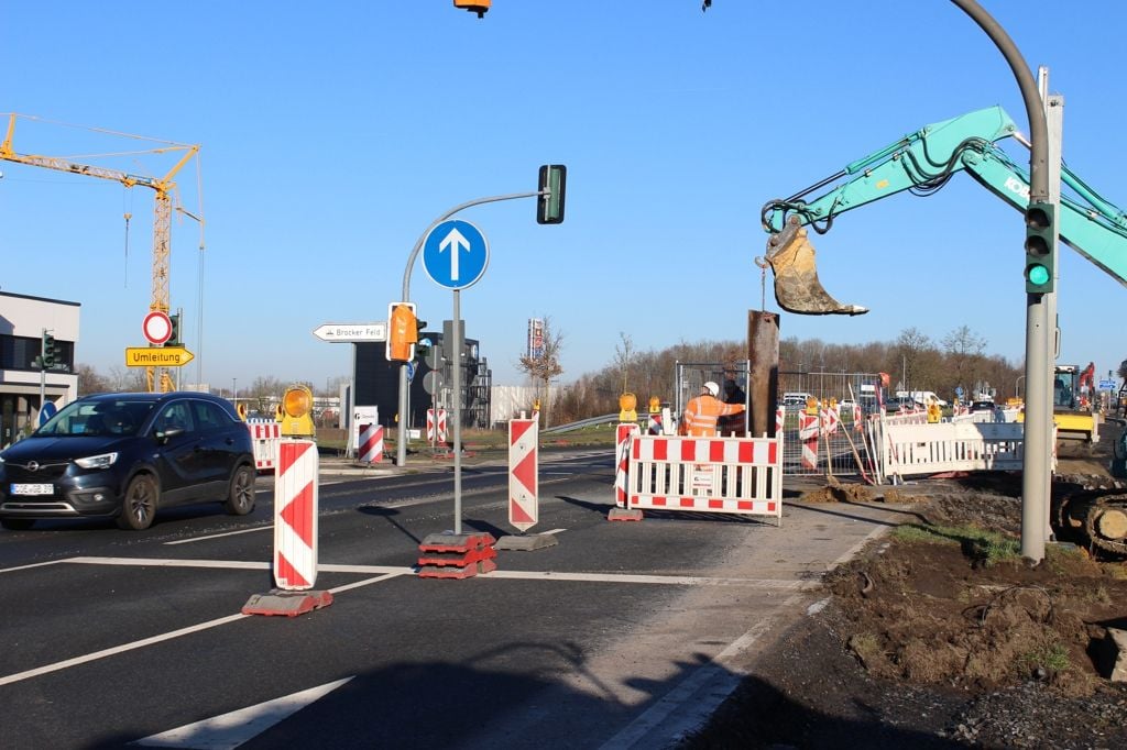 Linksabbieger Ins Gewerbegebiet Gesperrt