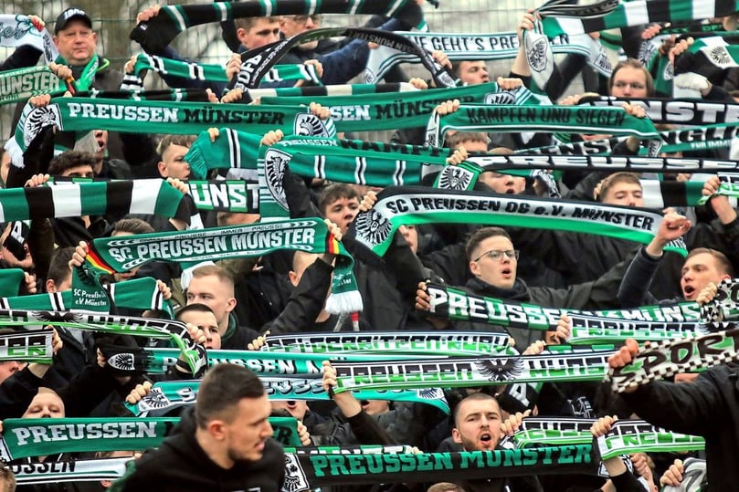 Zahlreiche Fans sind von Münster aus mit nach Mönchengladbach gereist.