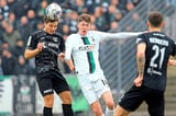 Der SC Preußen Münster war am 22. Spieltag zu Gast bei Borussia Mönchengladbach II. Hier ist Thomas Kok im Duell mit Ryan Naderi.