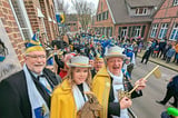 Gewonnen! Wolbecks Hippenmajor Martin II. Graß hält den Schlüssel zum Stadtteil in seien Händen.