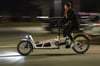 Ein Lastenrad mit Fern- und Bremslicht hat sich unser Volontär Luca Pals beim Fachgeschäft „Drahtesel“ an der münsterischen Promenade ausgeliehen.