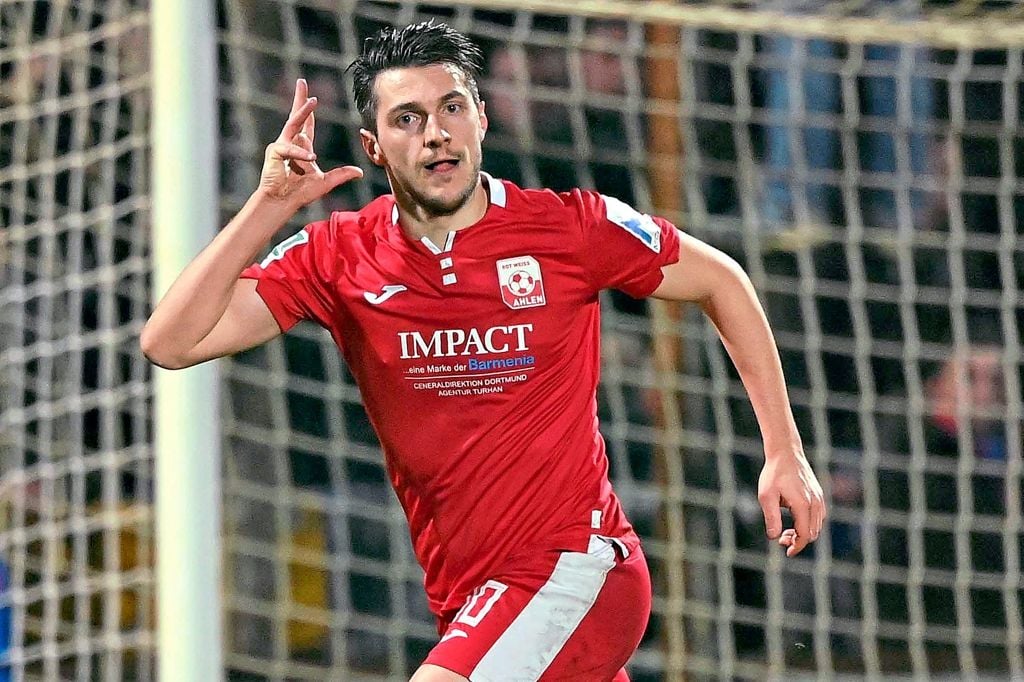 Marzullo mit Eigenwerbung, Kahlert in der Zuschauerrolle