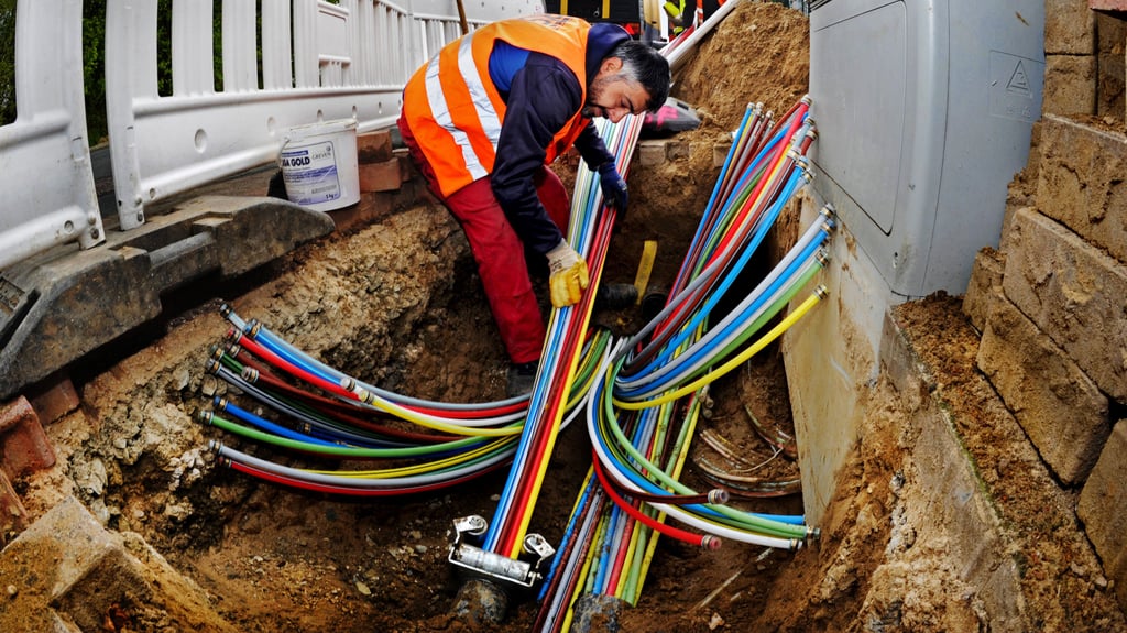 Sewikom,Telekom und Eon Drei Firmen wollen in Warburg Glasfaser legen