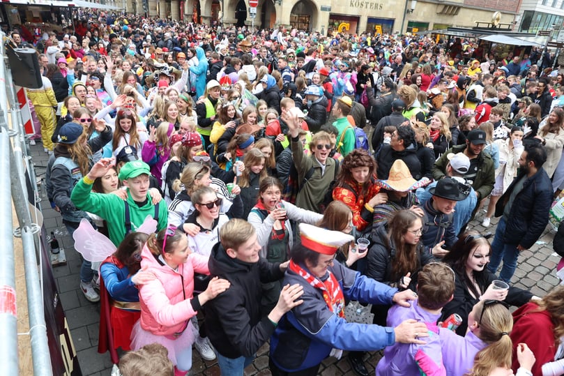 Nach dem Zug ist vor dem Zug: Polonaise auf dem Prinzipalmarkt!
