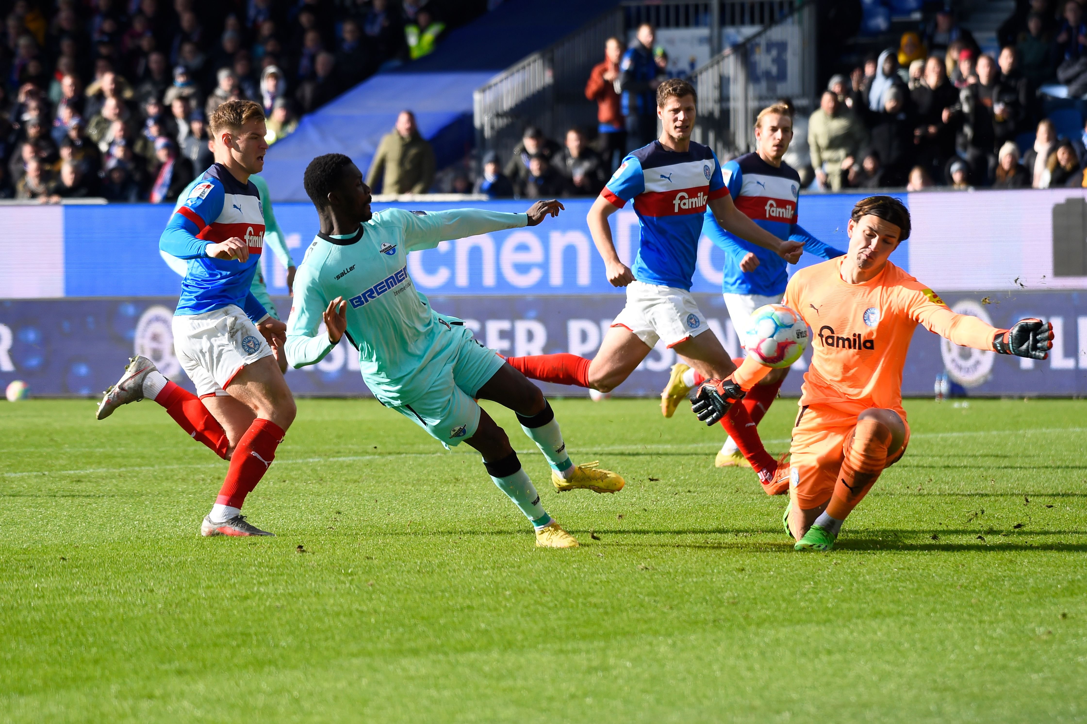 Umstrittener Elfmeter: Kiel Holt Punkt Gegen Paderborn