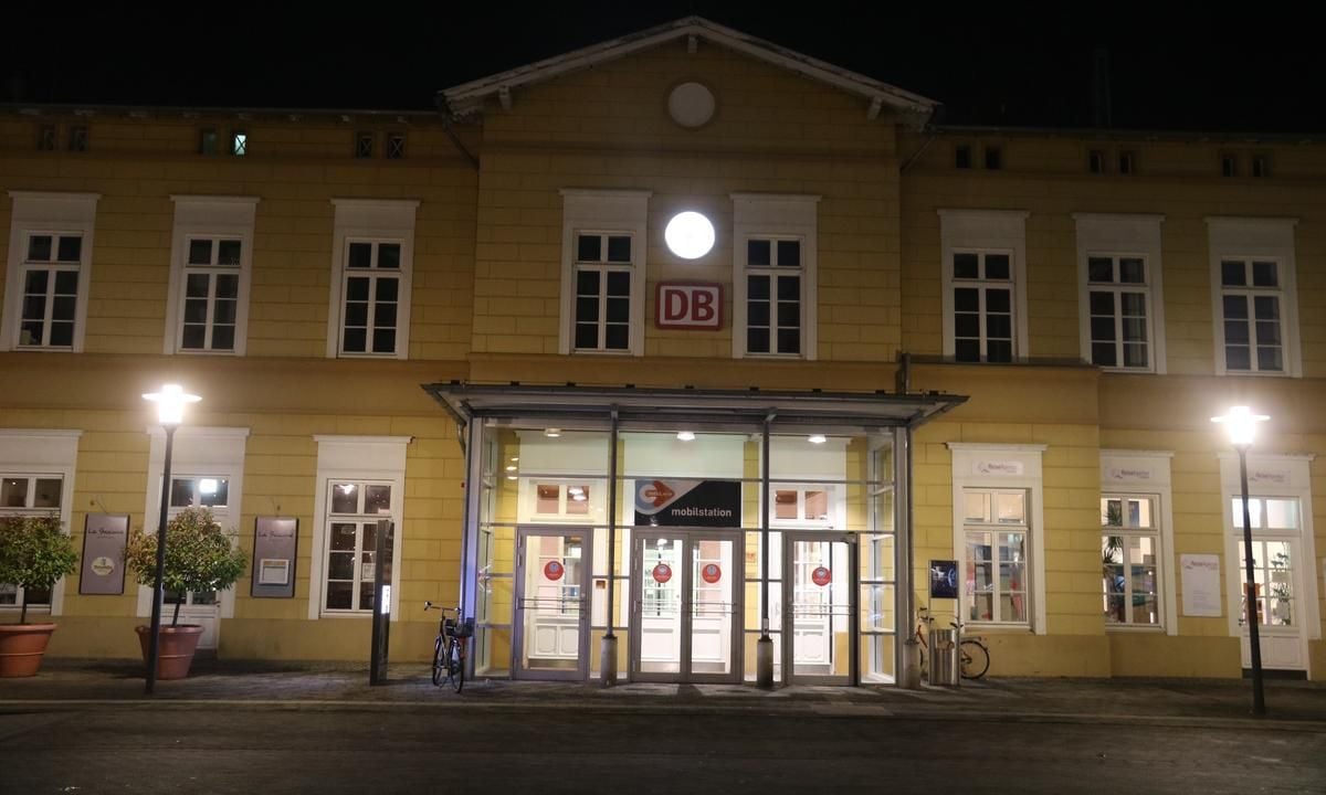 Fünf Gegen Zwei: Männer Im Bahnhof Rheda Angegriffen