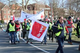 Rund 500 Verdi-Mitglieder sind am Montag bei einem Protestzug durch Münster gezogen.