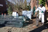 Ein Spezialunternehmen hat am Dienstag (28. Februar) das Grundstück des Müllsammlers in Münster-Kinderhaus geräumt.