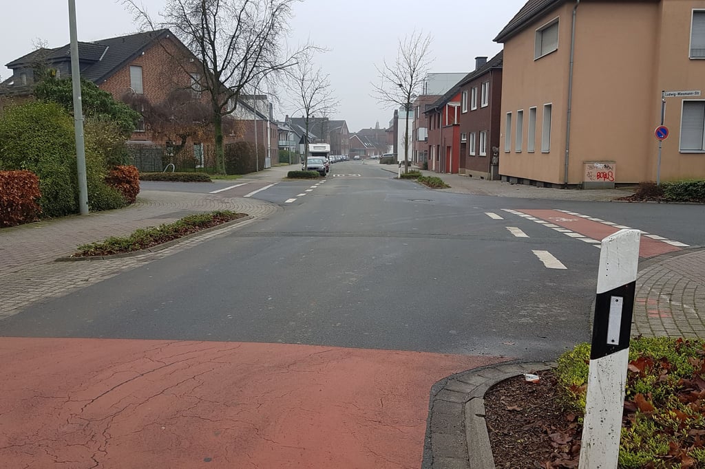 Zu viele Busse auf der Elsa-Brändström-Straße