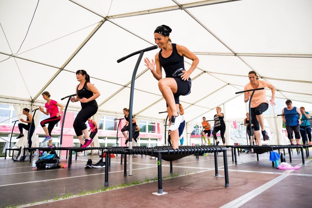 Dynamik Mit „Jumping Fitness“