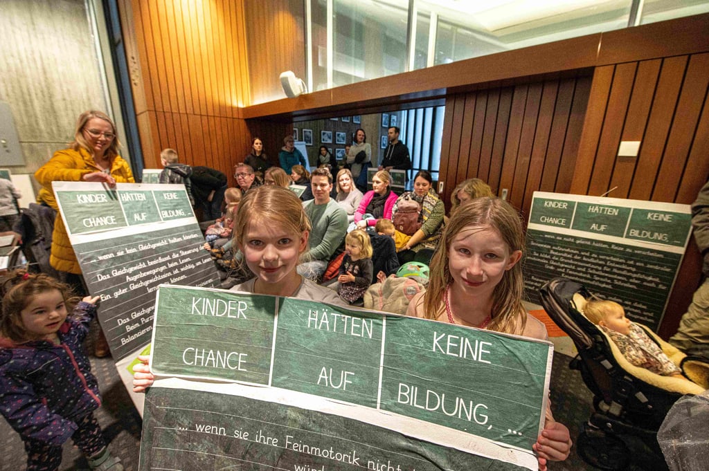 Greven Eltern und Kinder protestieren im Jugendhilfeausschuss