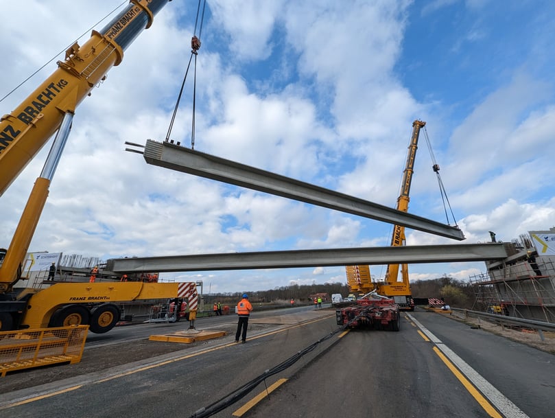Am Wochenende 18./19. März 2023 wird an der Autobahn 1 zwischen Münster und Ascheberg ein neues Bauwerk errichtet, das die Ingenieure optimistisch als „Zukunft des Brückenbaus“ bezeichnen.
